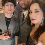 Ximena Romo Instagram - Gracias @academiacinemx por esta celebración del cine mexicano. Es inspirador ver el trabajo arduo y creativo de todas las personas que a veces tienen que luchar para que sus historias sean contadas. Felicidades a todas las películas nominadas y a quienes recibieron un reconocimiento. Sobre todo reconozco la dicha de ver a tantas mujeres dando pasos firmes dentro de la industria. Además me parece increíble que Guadalajara fuera este año sede. Fue muy lindo sentir la buena vibra, el compañerismo y el amor de quienes formamos parte de esta industria. Vestido y aretes @alfredomartinez_brand @steponfashion Zapatos @reginaromeromx