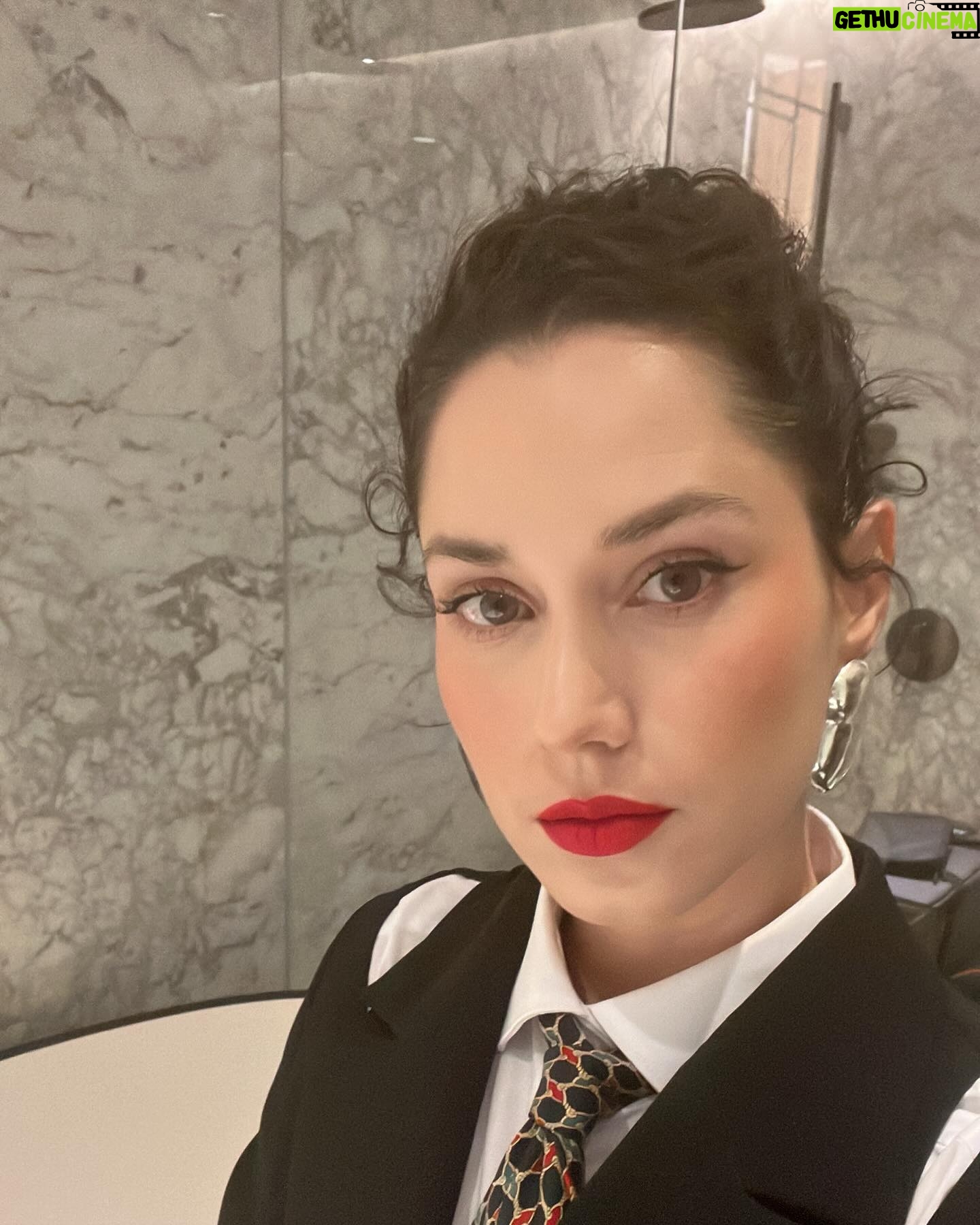 Ximena Romo Instagram - Junket SEÑORITA 89 @universalplus 📸 @chuchotragaluz Styling @ruthbuendiap Maquillaje @belusaenz Peinado @leanmorenook PR @brendanavac @belong.mx @jerryml1