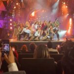 Ximena Romo Instagram - 🌙 Gran fiesta la de anoche en @losmetromx ✨El teatro mexicano es una verdadera maravilla y hay que celebrarlo. Guerrero, a veces saliendo a delante con muy pocos recursos, honesto, diverso, de pura calidad. Este año me tocó ver obras emocionantes y deliciosas, en todos esos espacios tan variados y diversos, porque hay para todo tipo de público. Me encanta el teatro en México, felicidades a las obras nominadas y a quienes ganaron. Espero poder regresar a la tablas pronto. Gracias @zurce__ @daniel__herranz por mi traje y a mi acompañante @brendanavac 🎭