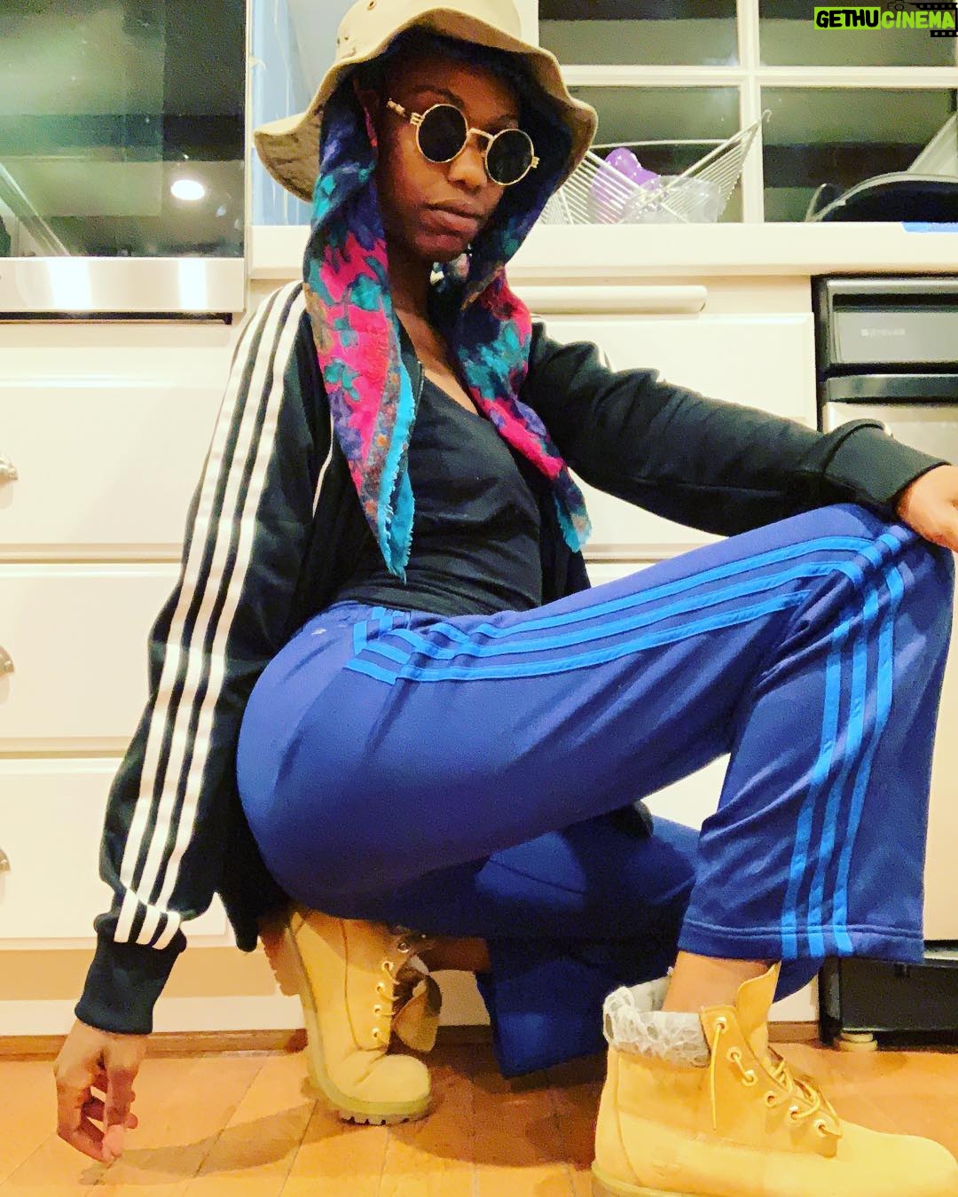 Xosha Roquemore - 1.5K Likes - BumThot