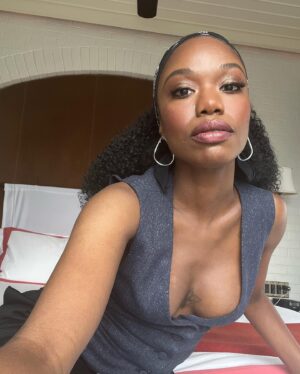 Xosha Roquemore Instagram - “First Time Female Director” Tribeca 2023. SO MUCH FUN!! @chelsanity really did it with this. Non stop laughs! Coming to Roku in 2024!

Styled by @jasonrembert 
Makeup @edwardcruz 
Hair @brentondiallo