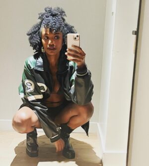 Xosha Roquemore Instagram - I hate IG and yet I keep posting on my grid w it. Hair felt worth it.