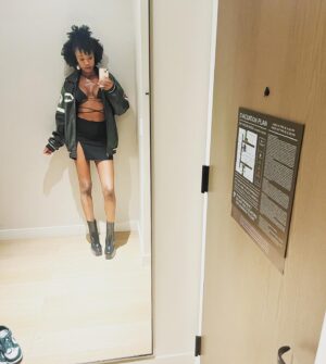 Xosha Roquemore Instagram - I hate IG and yet I keep posting on my grid w it. Hair felt worth it.
