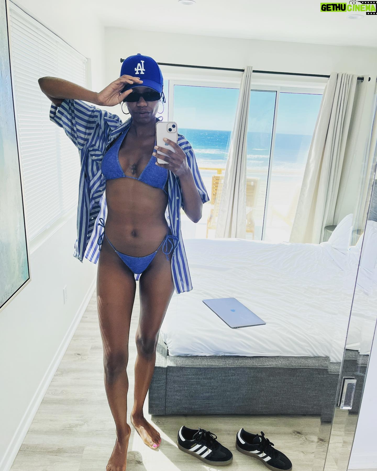 Xosha Roquemore - 1.5K Likes - Spent a few days in Malibu and felt very “Nights in Rodanthe”