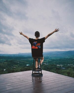 Xu Yahui Instagram - 五月 Part 2 📝

1) 难得去到 Khao Kho可是没时间 explore😌 所以早早起来晨运看看resort附近的风景
2) 一个人坐 tuk tuk 去massage (i think I’ll look like that when I have my own farm next time😁)
3) 那里的日出和夕阳真的好漂亮 (nature is the best) 
4) 谢谢妹妹们陪我过生日 @tayzoen @hayleywoojiayi 
5) this journey has been crazy and tough but am tougher and crazier 
6) 猪猪很可爱，可是我新买的jacket被咬坏😆
7) thank you for the surprises @joeythew ❤️
8) otw to bkk airport, otw to where my heart belongs *cue THIS IS HOME, TRULY…
9) I spent an hour moon watching because people watching can be stressful at times 🌝