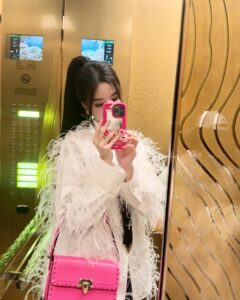 Xu Yiyang Instagram - ootd🆒黑领带～ #ValentinoBlackTie @maisonvalentino