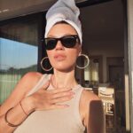 Yüsra Geyik Instagram - Salına salına sinsice