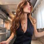 Yüsra Geyik Instagram - En sevdiğim emoji artık sensin 🫵🙂‍↔️
