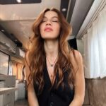 Yüsra Geyik Instagram - En sevdiğim emoji artık sensin 🫵🙂‍↔️