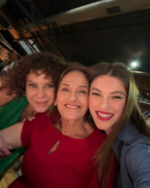 Yüsra Geyik Instagram - Bir kadın birey, bir erkek birey #aile