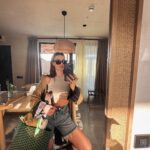 Yüsra Geyik Instagram - Salına salına sinsice