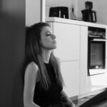 Yüsra Geyik Instagram - Yaptık bir şeyler, bileğimizin gücü yettiğince. Ama sevdik efendim. Koşulsuz, sonsuz, uçsuz bucaksız, tereddütsüz, karşılık beklemeden sevdik. Yaptık bir şeyler… Vesilenizle, #aile