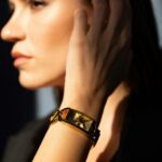 Yüsra Geyik Instagram - Şehrin hızla akan temposunda ruhunu özgür bırak. Çünkü o, zamanın en değerli hatırlatıcısı… @saatvesaat @michaelkors #SaatveSaat #MichaelKors #işbirliği