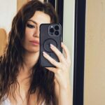Yüsra Geyik Instagram - Salına salına sinsice