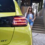 Yüsra Geyik Instagram - Göz alıcı bir yolculuğun başındayım. Bizimle yola çıkmaya var mısınız? 🐛 #Yeni208 @peugeotturkiye #işbirliği