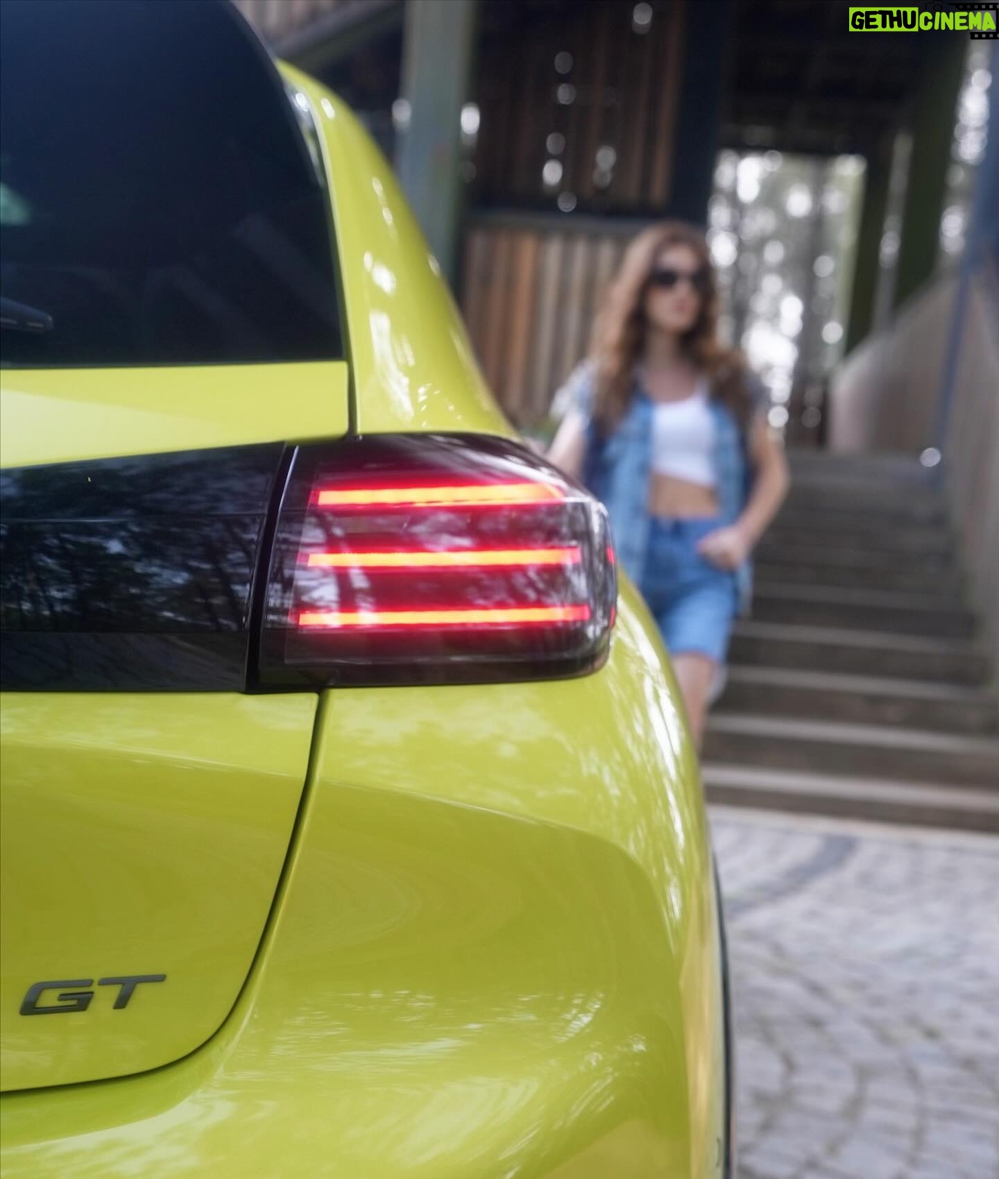 Yüsra Geyik Instagram - Göz alıcı bir yolculuğun başındayım. Bizimle yola çıkmaya var mısınız? 🐛 #Yeni208 @peugeotturkiye #işbirliği