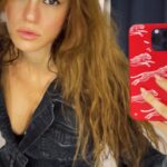 Yüsra Geyik Instagram - Arkada hangi şarkı çalıyor?