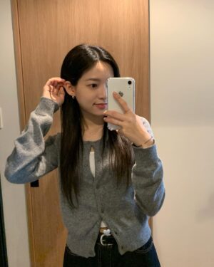 YENA Instagram - 🌼✈️