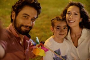 Yağmur Özbasmacı Mermer Instagram - Mithat olmasa Seyran da olmazdı.. Ama Mithat'dan çok Saim'i tanıdığım için mutluyum. Ve Ervoş'umu. Ömrün güzel olsun minik kuzum. 

66 bölüm boyunca emeği geçen tüm ekip arkadaşlarıma, iki yıldır komşuluk yaptığımız aynı sofrayı paylaştığımız oyuncu arkadaşlarıma, 2019' dan beri her halimize tanık olan @tugcan_hotel çalışanlarına ve tabi ki bizi misafir eden Gaziantep halkına ve izleyicilerimize teşekkürler. 🌻