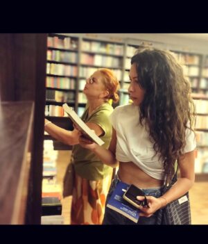 Yağmur Özbasmacı Mermer Instagram - bilmemkaçbinadımattığımızbirgün.🌿