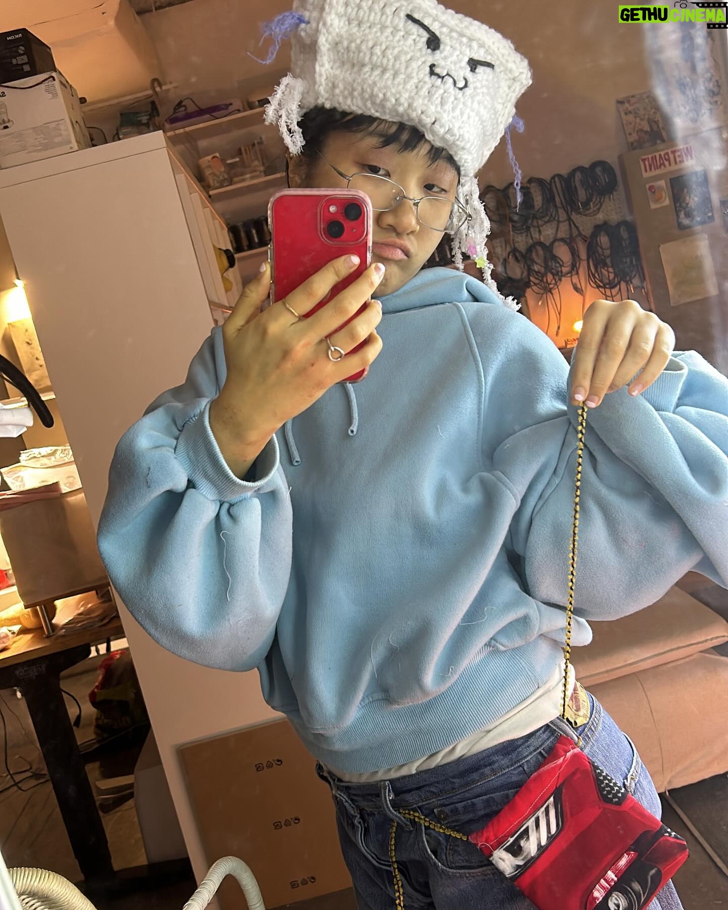 Yaeji Instagram - next we are going to mexico 🇲🇽 for Carnaval de Bahidora FEB 17 💪 •first slide shot by @shotbyparis.g •next slides hammer bag(worn as hat) made by a lovely onion who came to my WAH newsstand. pls comment if u r the onion EDIT: its @spleeeeeeeeeeeen !!! •red car tiny bag/belt made by yours truly