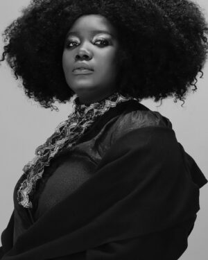Yama Laurent Instagram - Cette semaine, j’étais heureuse de rendre hommage à la femme que je suis..✨🤍✨☀️
La caméra de 📸@creationstylemontreal , j’imagine qu’elle était tout autant.
- Merci beaucoup pour ce beau moment 
🤍🙏🏾📸✨

Merci de me toujours garder proche de vos cœurs les amis ; vous allez devoir m’approcher plus encore à chaque fois ;

C’est fatiguant je sais; mais vous m’aviez dit oui ; je suis certaine que c’est un «  Oui que  vous n’enlèverez pas. 

Alors juste me dire oui « 🌼🌼☀️☀️
Merciiiiiiiiiiiiiiiiii de votre générosité 🙏🏾

Bon soleil à tous ☀️