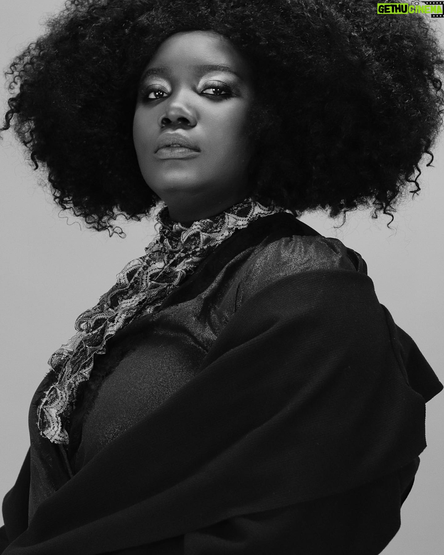 Yama Laurent - 3 Likes - Cette semaine, j’étais heureuse de rendre hommage à la femme que je suis..✨🤍✨☀️
La caméra de 📸@creationstylemontreal , j’imagine qu’elle était tout autant.
- Merci beaucoup pour ce beau moment
🤍🙏🏾📸✨
Merci de me toujours garder proche de vos cœurs les amis ; vous allez devoir m’approcher plus encore à chaque fois ;
C’est fatiguant je sais; mais vous m’aviez dit oui ; je suis certaine que c’est un « Oui que vous n’enlèverez pas.
Alors juste me dire oui « 🌼🌼☀️☀️
Merciiiiiiiiiiiiiiiiii de votre générosité 🙏🏾
Bon soleil à tous ☀️