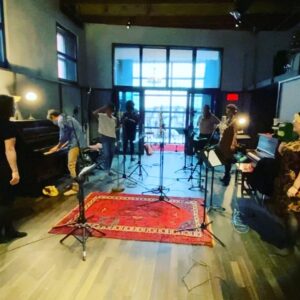 Yama Laurent Instagram - Doux Voyage Monsieur Louvain 
Votre micro doré est déjà prêt 
🤍🤍🤍🙏🏾🙏🏾🙏🏾🤍🤍🤍