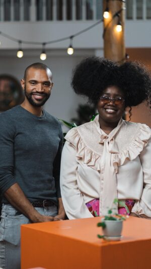 Yama Laurent Instagram - 🔥🎥 VIDÉO EXCLUSIVE 🎥🔥
Pa t’mentir, on peut aller plus loin.
Ne manquez pas la rencontre entre la chanteuse Yama Laurent, et Thierry Bellevue, acteur et créateur de pouchon.com, alors qu’ils discutent de Black Love (Amour Noir).

 Une conversation💥🔥❤️‍🔥