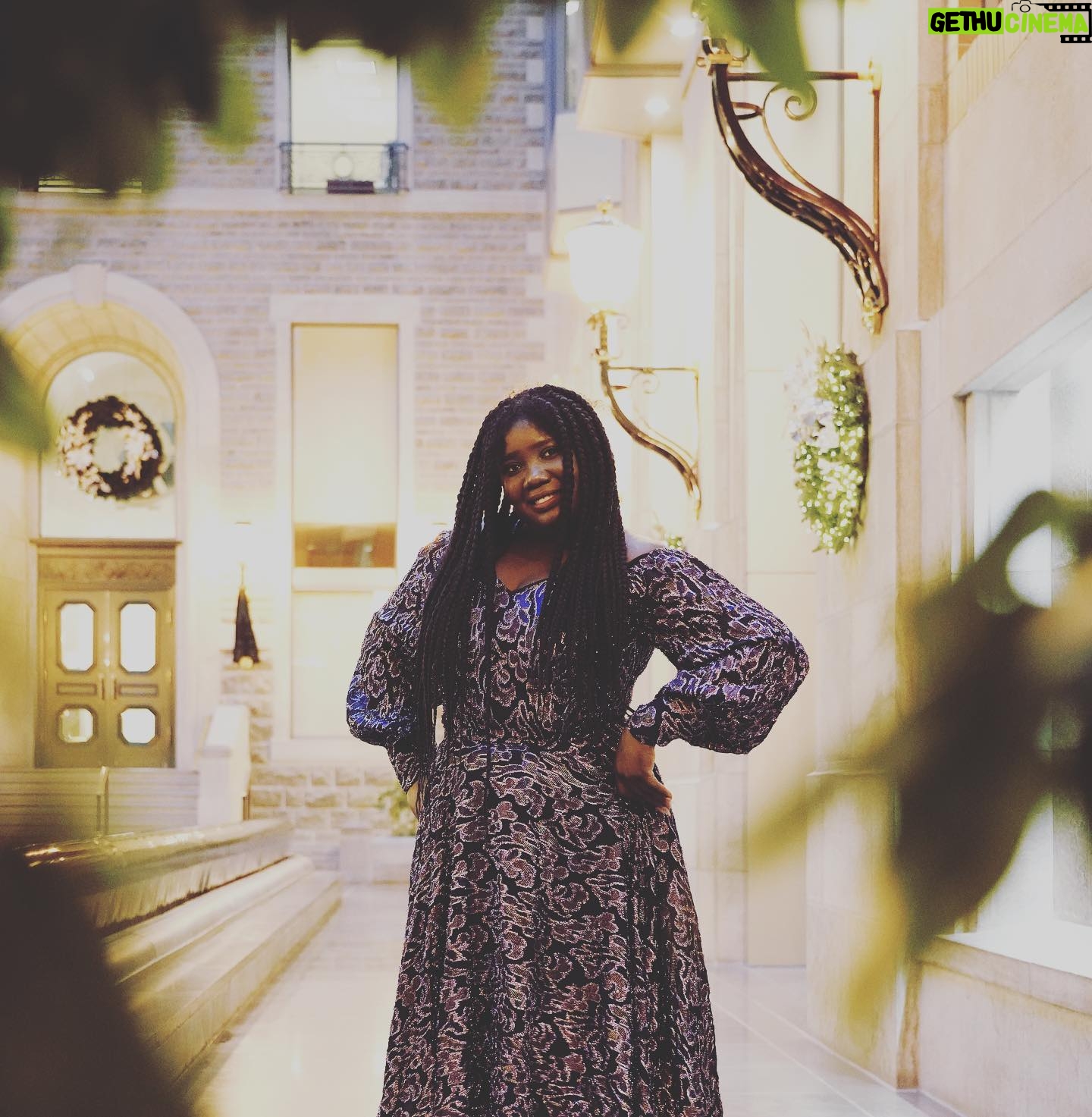 Yama Laurent - 3 Likes - Quand tu t’assumes
Le respect ,tu te procures
tu es pratiquement témoin de 3 décennies
Et tu fais la différence entre étape et phase.
Entre route et chemin -
entre moi et ma mère😃😃🥰🥰🥰🌹🌹🌺
Merci beaucoup beaucoup pour tout les amis 🙏🏾
📸: @bertexertier
Merci encore pour ce beau moment 😊
💄: @neriliamakeup
Joyeux temps des fêtes 🎄🙌🏽