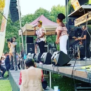 Yama Laurent Instagram - Fin de semaine magnifique avec du beau monde ✨✨🫶🏽🥰🥰😍
Merci à mon équipe pour cet accomplissement.🫶🏽🫶🏽✨✨🌸
Merci aux bons docs pour ma grande forme-
Merciiiii au @festivalhaitienfolie et à toute son équipe pour ce partage..💃🏽
Merci aux merveilleux et talentueux artistes du panel
@wesli_officiel 
@rebecca_jean_music 
@leilalanova 
@kellykrow 
@officialmagdala 
@Racoon Ect…
Force et courage à @fabienne_colas pour son travail depuis plus de 16 ans maintenant sans relâche et sans conteste… Une longue vie à ce grand patrimoine.

Merci à l’unique @corneilleofficiel pour ces moments ✨Que du bonheur ✨
Merci aux choristes d’enfer et aux musiciens extraordinaires.
Merci @Annie pour cette belle journée avec toi et merci cher public ✨🫶🏽🤎
#haitienfolie
