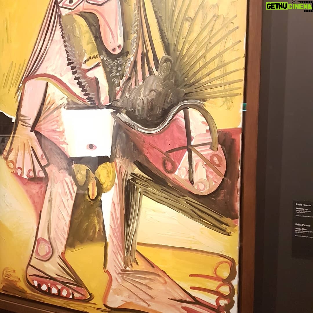 Yama Laurent - 3 Likes - J'ai caressé d'autre Mystérieuse couleur de vie, en allant voir les fameuses pointes de pinceaux de monsieur Pablo Picasso ( merci ami JP Manelli )🤝🤝 🖐🖐 En 3ieme Secondaire, suite à un atelier littéraire, j'avais 15 ans , j'ai assisté à une bataille de mot entre un prof et un élève ... le prof était convaincu que ce serait impossible pour nous de voir un Raffaello Sanzio ,un Egon Shiele ou un Paul Klee ect.. en personne 🤔
Je suis tellement contente, récemment j'ai trouvé des illustrations poétiques remarquables de Pierre de Ronsard et de Joachim du Bellay👀❤
( villages des valeurs )
Tout peut arriver , il suffit d'y croire💦💦
Je me fie encore à L'idée qu'un jour , ce sera le tour de Leonardo de Vinci ou de Vassily ect.... 💞C'est pas trop captivantes les photos,
Mais j'ai voulu partager ces rêves avec vous💞💞