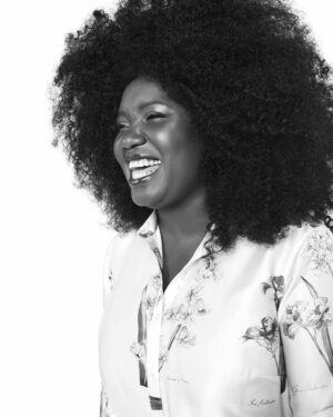 Yama Laurent Instagram - 🎼 L’album débutera avec une magnifique interprétation de « Naître », un texte du regretté poète et parolier Roger Tabra. À découvrir le 3 mai prochain! - Équipe Yama Laurent