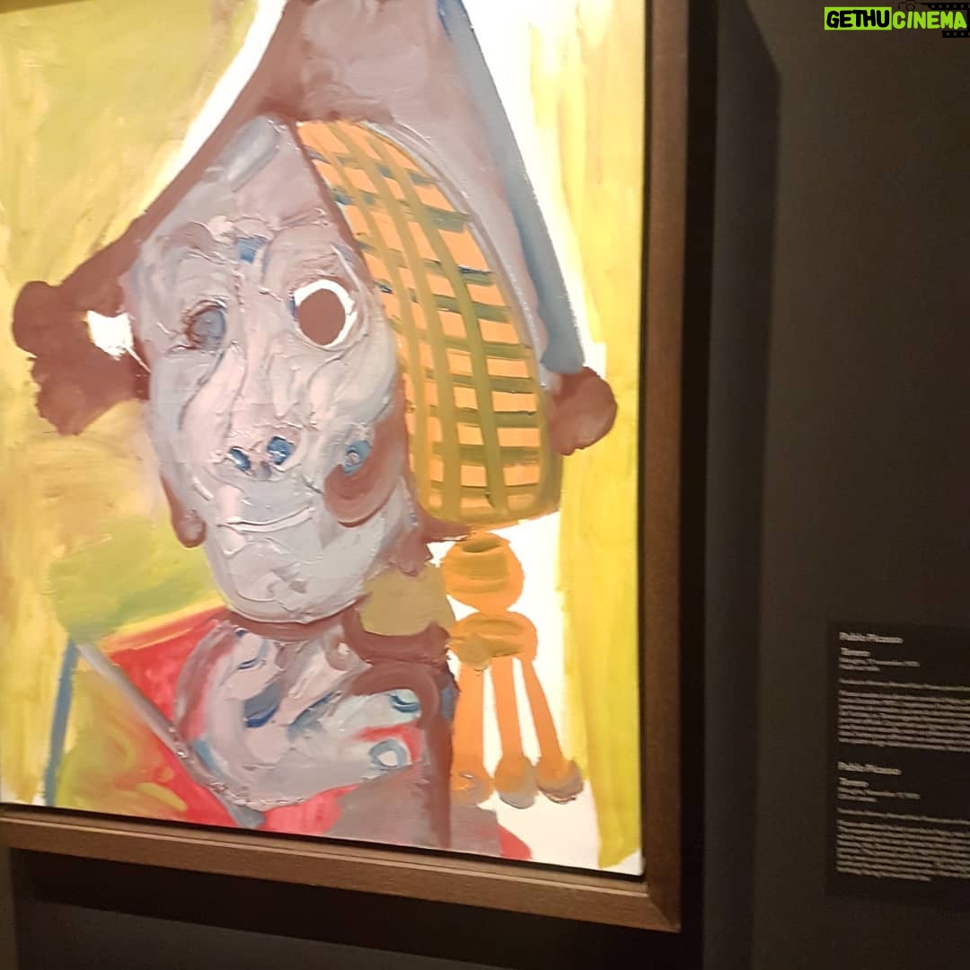 Yama Laurent - 3 Likes - J'ai caressé d'autre Mystérieuse couleur de vie, en allant voir les fameuses pointes de pinceaux de monsieur Pablo Picasso ( merci ami JP Manelli )🤝🤝 🖐🖐 En 3ieme Secondaire, suite à un atelier littéraire, j'avais 15 ans , j'ai assisté à une bataille de mot entre un prof et un élève ... le prof était convaincu que ce serait impossible pour nous de voir un Raffaello Sanzio ,un Egon Shiele ou un Paul Klee ect.. en personne 🤔
Je suis tellement contente, récemment j'ai trouvé des illustrations poétiques remarquables de Pierre de Ronsard et de Joachim du Bellay👀❤
( villages des valeurs )
Tout peut arriver , il suffit d'y croire💦💦
Je me fie encore à L'idée qu'un jour , ce sera le tour de Leonardo de Vinci ou de Vassily ect.... 💞C'est pas trop captivantes les photos,
Mais j'ai voulu partager ces rêves avec vous💞💞
