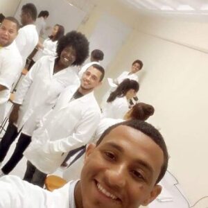 Yama Laurent Instagram - Que le vaya bien Dr.Almonte 
Todos los grupos contigo eran muy agradable 😔😔😔
Aller en paix Dr.Almonte , tous les groupes avec toi étaient agréables. 
On se reverra dans l'autre vie bon ami
🤝🤝🤝😔😔😔...
🖐🖐🖐🖐
