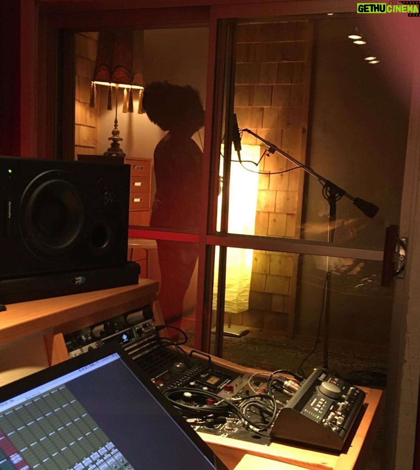 Yama Laurent - 3 Likes - Ça fait du bien de revoir le micro🌟🌟🌟🌟🌟🌟🌟🌟🌟🌟
📸@Lionellavault
#workoutmotivation #musician #musicislife #lovesongs