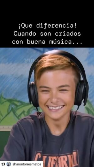 Yamaris Latorre Instagram - Los espero en “Los 80 a las 12” … con sus hijos por favor😂😜 por @magic973fm 
#Los80aLas12 Una hora de solo música de los 80. 🎵🎉📻💜
Vía: @sharontorresmatos