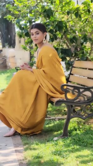 Yamini Bhaskar Instagram - ✨

@elegant_threads_by_salma 
@maskmakeupartist