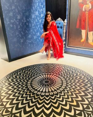 Yamini Bhaskar Instagram - I thank each and everyone for all the lovely wishes and blessings ❤️

#loved #blessed