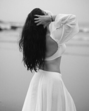 Yamini Bhaskar Instagram - I am the sea and nobody owns me 
~ astrid lindgren 
.
.
@pranav.foto 📸

#shoot #beach #instagood #instagram #instalike #sea
