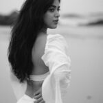 Yamini Bhaskar Instagram - I am the sea and nobody owns me ~ astrid lindgren . . @pranav.foto 📸 #shoot #beach #instagood #instagram #instalike #sea