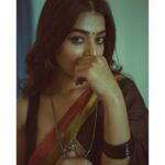Yamini Bhaskar Instagram – 🖤

@weareretrospection 
@thimmappa180 
@_sushma_madishetty_ 

#saree #sareelove #black #shoot