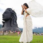 Yamini Bhaskar Instagram - Bowing down to the only one , who lives in the hearts of all ✨ Mahadeva 🔱 . . #adiyogi #shiva #mahadeva #ishafoundation #sadhguru