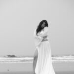 Yamini Bhaskar Instagram – I am the sea and nobody owns me 
~ astrid lindgren 
.
.
@pranav.foto 📸

#shoot #beach #instagood #instagram #instalike #sea