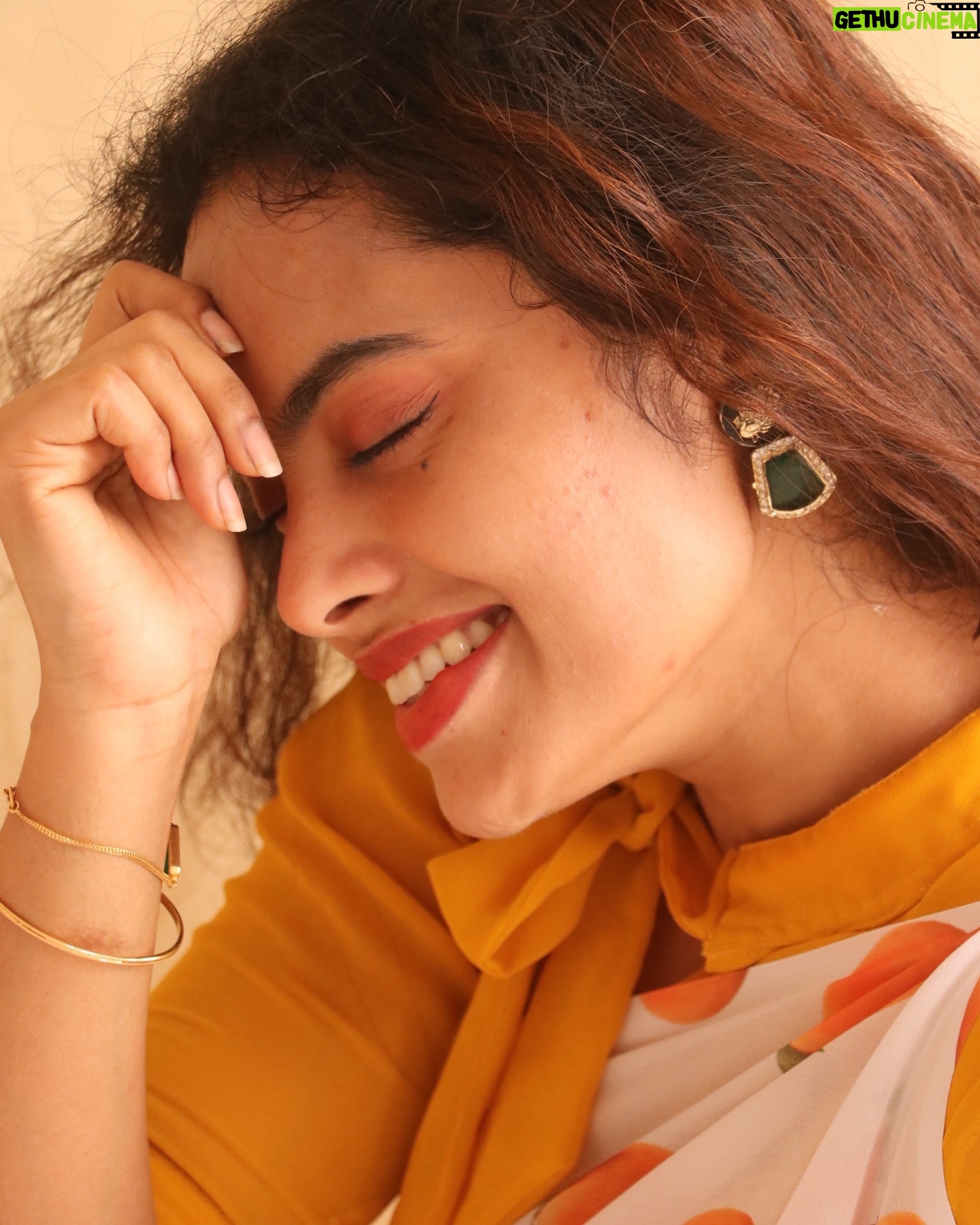 Yamuna Chinnadurai Instagram - Love 🧡 Saree @selaiyum_ravikaiyum