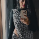 Yamuna Chinnadurai Instagram - Saree @selaiyum_ravikaiyum Saree : Georgette black and white combo Blouse: without blouse Price : 999
