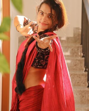 Yamuna Chinnadurai Instagram - Selaiyum Ravikaiyum the saree made with love 
Saree : Chettinad cattom. Pink with black stripes 
Blouse : kalakari 
Price : 1499   shipping 
Dm for orders or buy through our website 
Website link in bio 
www.selaiyumravikaiyum.com 
#selaiyumravikaiyum #yamunachinnadurai #onlinestore #website #instagramreels #instagramreels