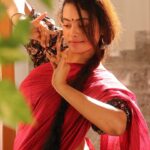 Yamuna Chinnadurai Instagram - Selaiyum Ravikaiyum the saree made with love Saree : Chettinad cattom. Pink with black stripes Blouse : kalakari Price : 1499 shipping Dm for orders or buy through our website Website link in bio www.selaiyumravikaiyum.com #selaiyumravikaiyum #yamunachinnadurai #onlinestore #website #instagramreels #instagramreels