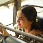 Yamuna Chinnadurai Instagram - When you got a awesome Dermatologist and excellent photographer...you don’t want any filters or beauty apps and makeup Pc @marebe_creators My skin care routine with fav @drrenitarajan @chosen_by_dermatology