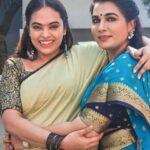 Yamuna Chinnadurai Instagram - When 2 best friends meet after a long time unexpectedly ,Feeling so good to meet her .we shared a lot of things in a limited time and laughed a lot ...Thank you so much for your love and Motivation dear 😘 Love you my darling beauty queen 👑 A friend is one soul abiding in two bodies 😘🤗❤👩‍❤‍💋‍👩 #mercyleyal #friendship #bondforever #bestfriends #loveyou #energticwomen #lifemoments #shootingspot #😘🤗